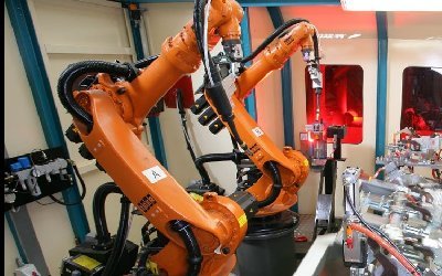 如何挑選滿足需求的工業(yè)焊接機(jī)器人?